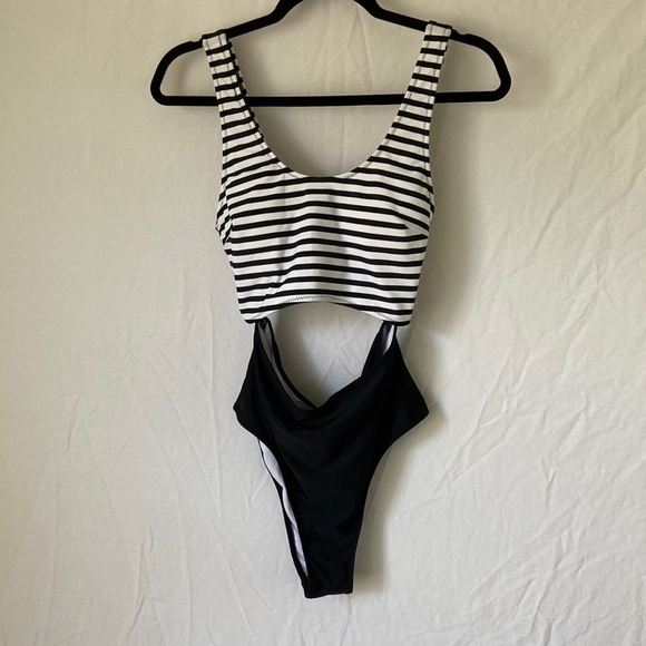 Reneshanta Swimsuit Attached 2 Piece Black and White Size Medium - Picture 1 of 8